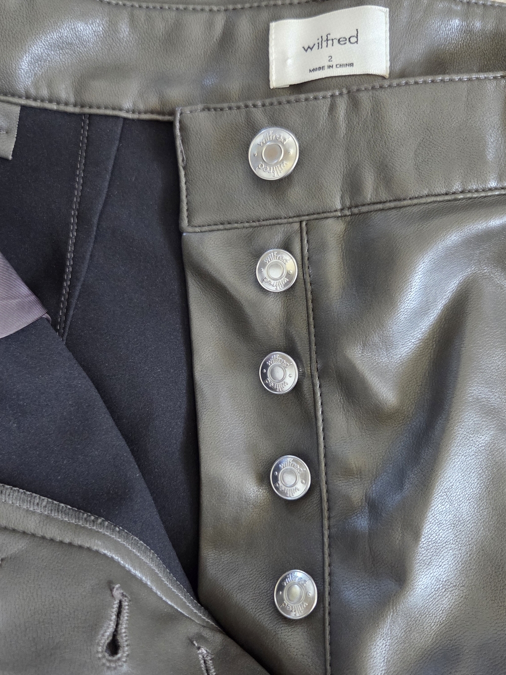 Aritzia WILFRED Gray Faux Leather Modern Cargo Pants Size 2 - Picture 7 of 8